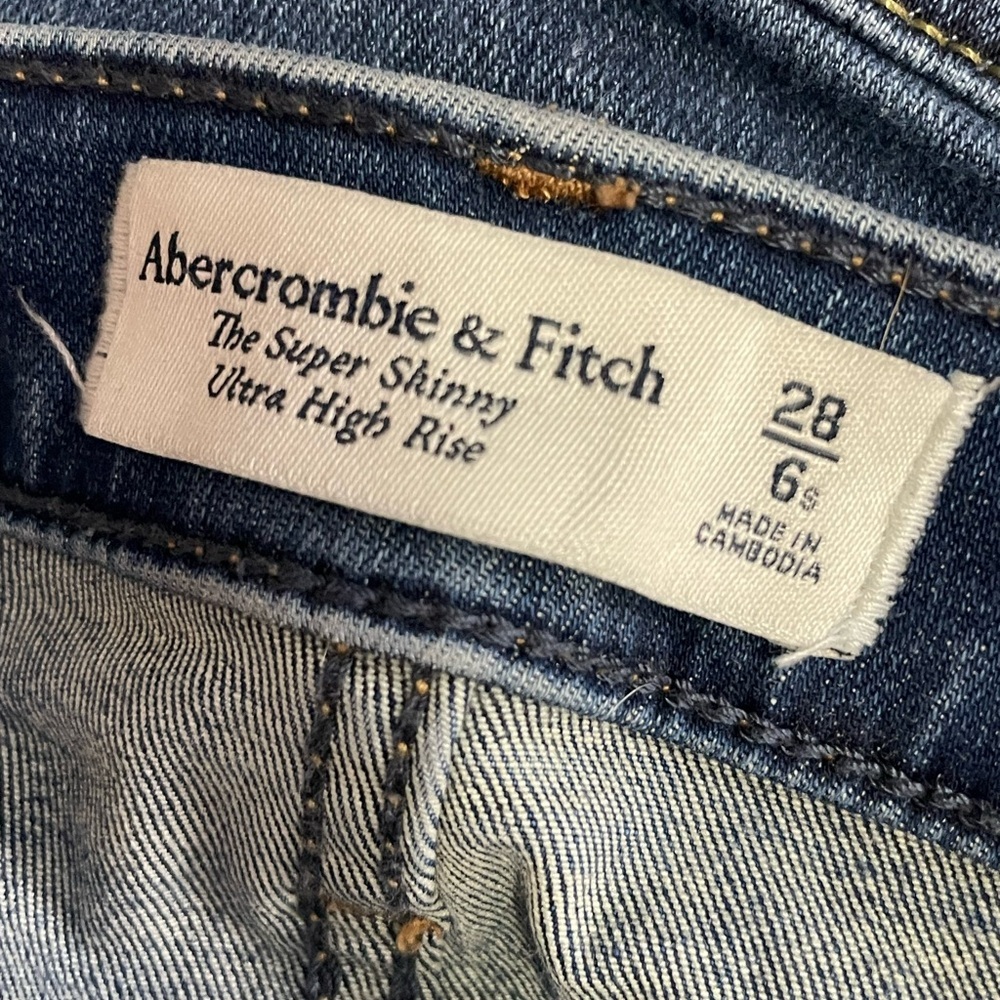 A&F Women’s 28 Distressed Skinny High Rise Abercrombie & Fitch Denim Capri Jeans - Picture 9 of 11